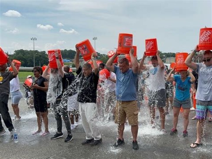 Anthony Carbajal Takes Ice Bucket Challenge, Addresses Hater
