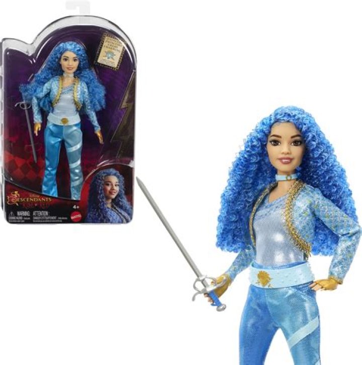 Descendants 2 Sword Fight In "It's Going Down" Sneak Peek