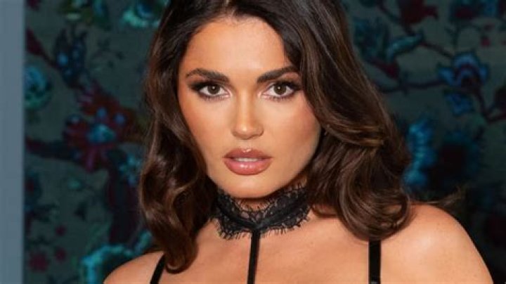 Love Island star India Reynolds, 32, wows in sexy lingerie from her latest collection after freezing