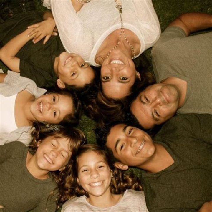 Meet All Five of Actress Jenna Ortegas Siblings