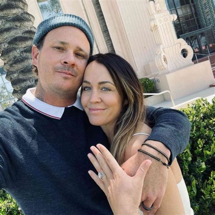Meet Jennifer DeLonge Photos Of Tom DeLonges Wife And His Baby Mama