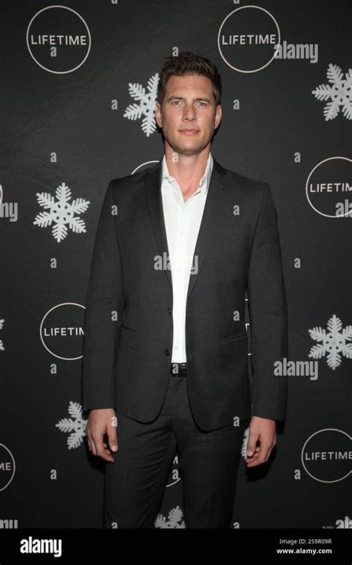 Ryan McPartlin Biography