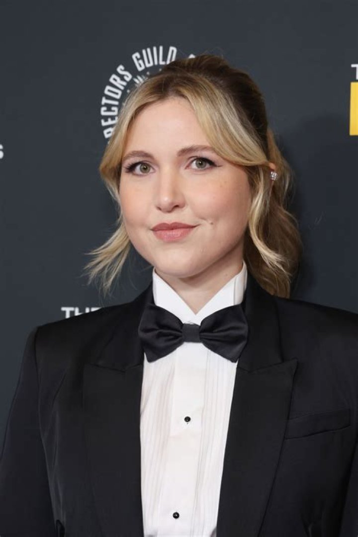 Unveiling Taylor Tomlinson's Height And Beyond