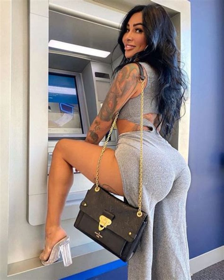 Unveiling The World Of Brittanya Razavi: Secrets, Style, And Success